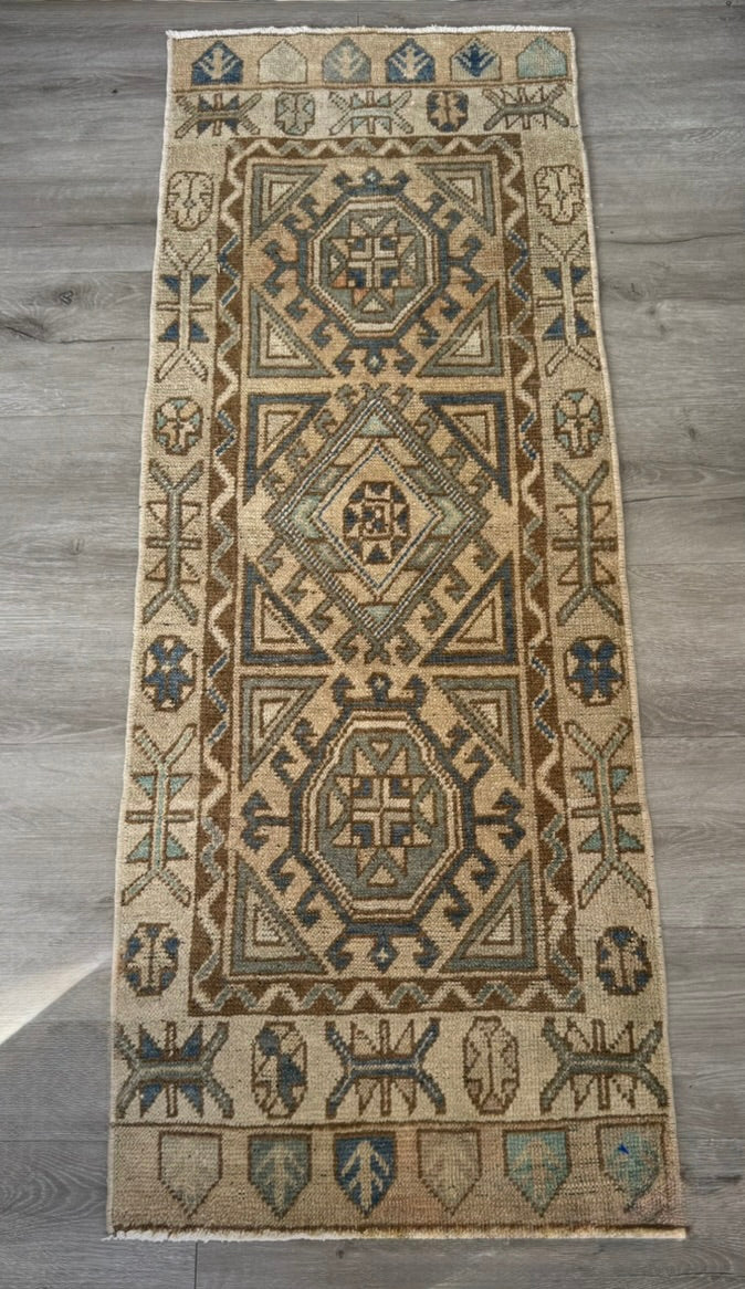 Rug- small Oushak (A)