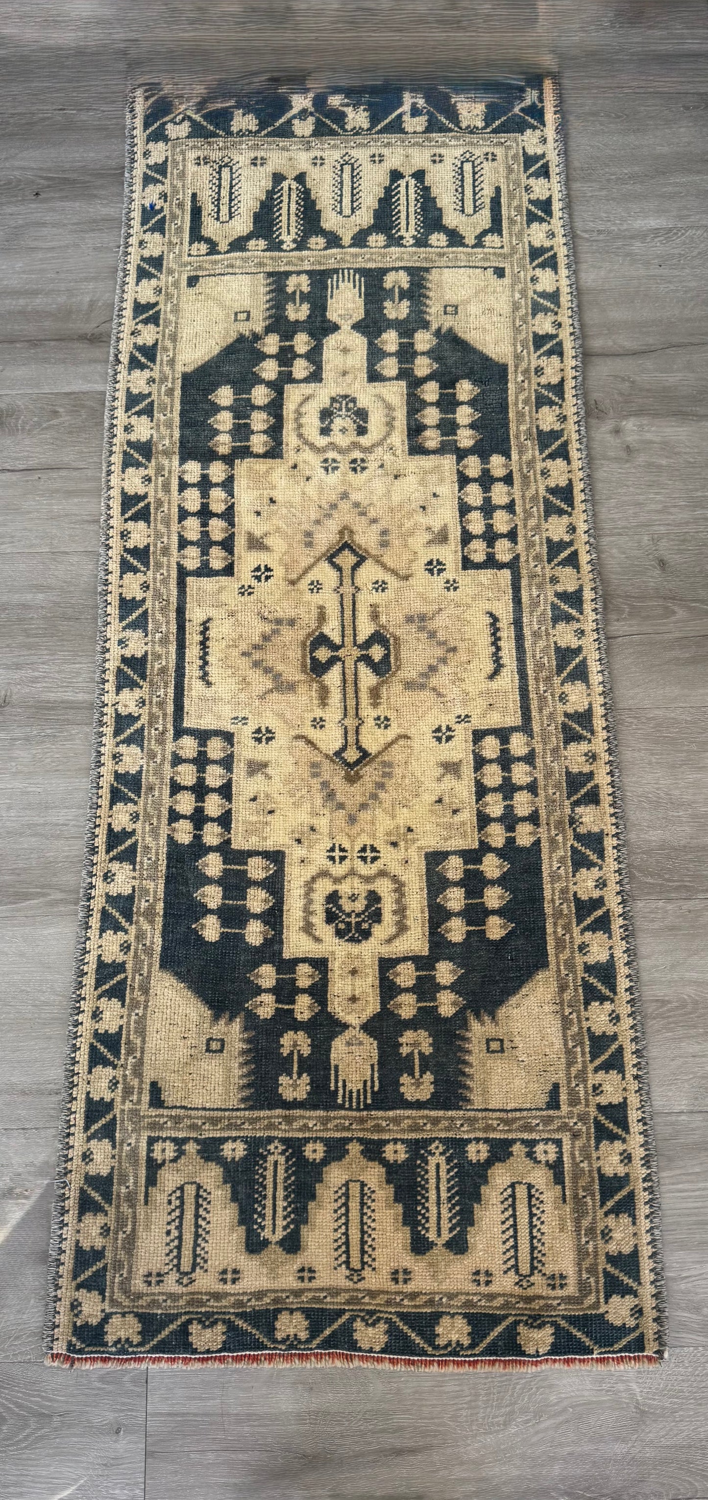Rug- small Oushak (B)