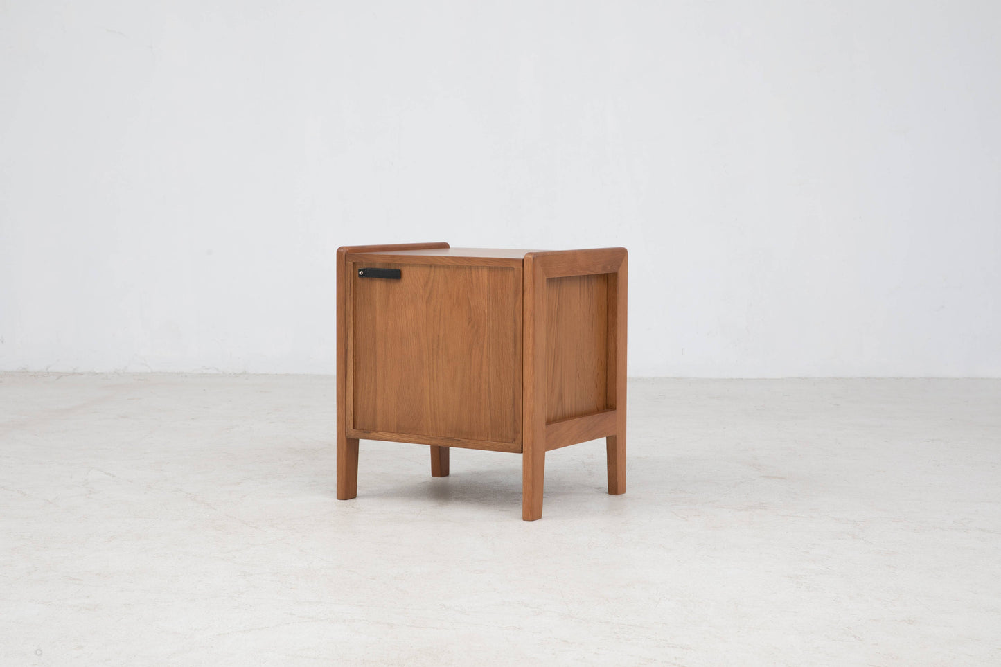Plume 18" Nightstand
