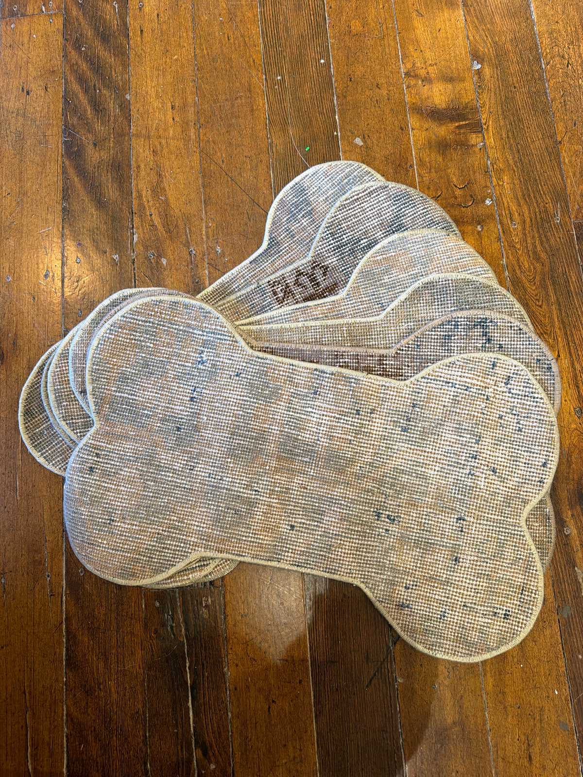 Dog bone vintage rug mat
