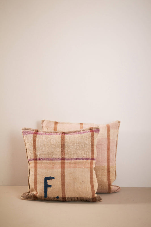 VINTAGE HANDWOVEN CUSHION 18x18