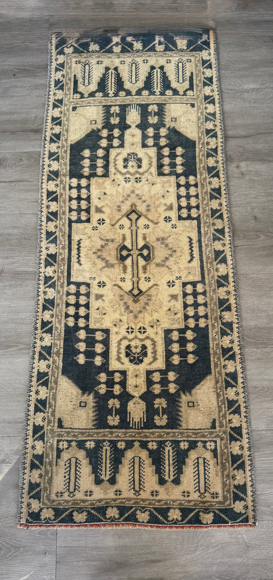 Rug- small Oushak (B)