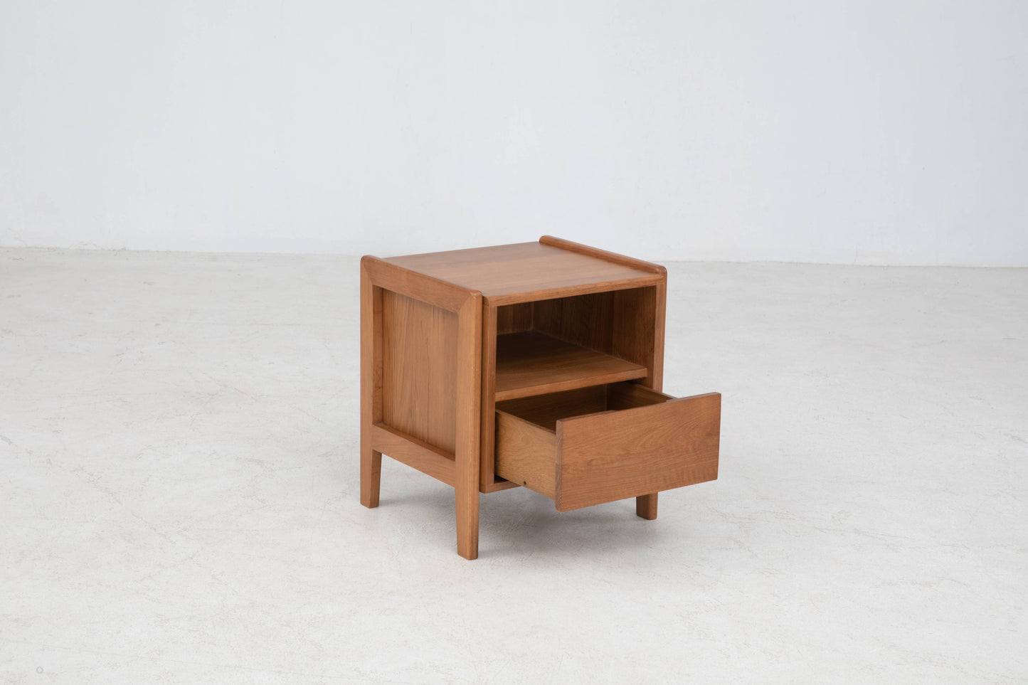 Plume 18" Nightstand